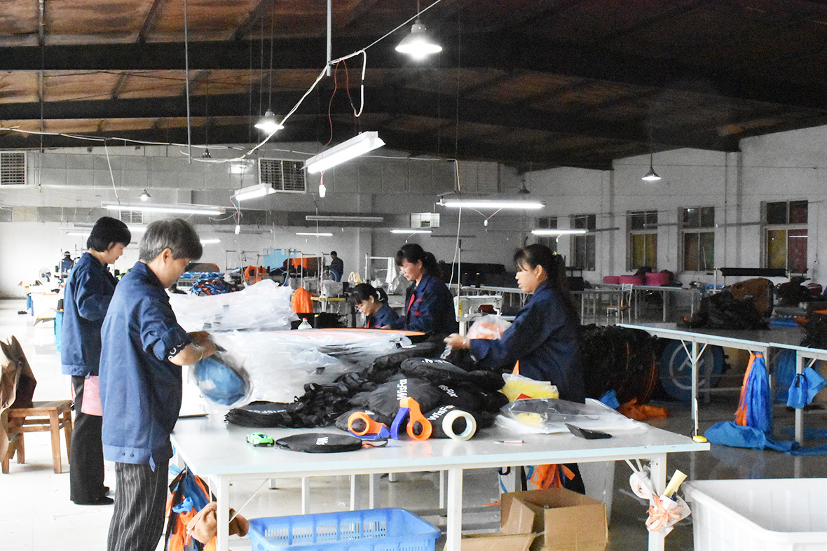 SHAOXING SHANGYU ENZE PHOTOGRAPHIC EQUIPMENT CO.,LTD. línea de producción de fábrica